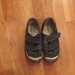 Boys shoes